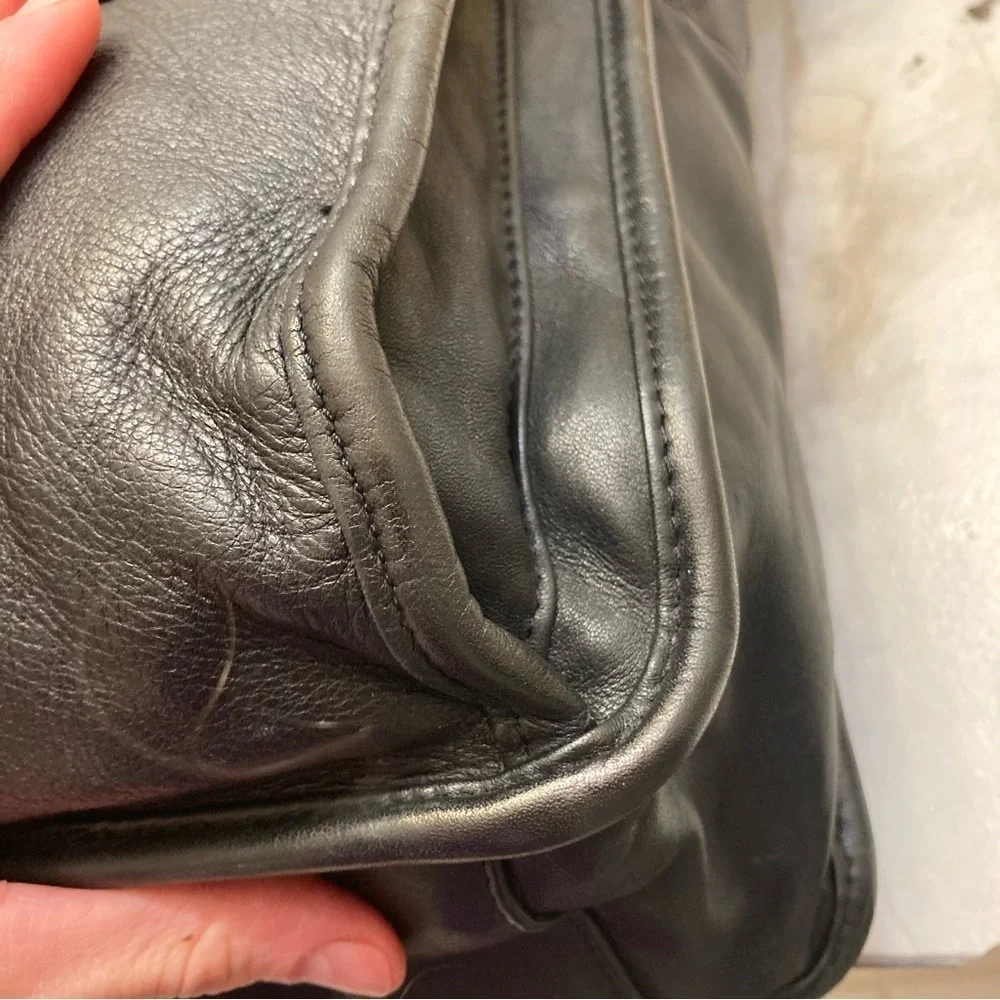 Tumi vintage black leather mens messenger bag